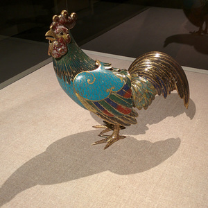 A porcelain rooster at the MET.